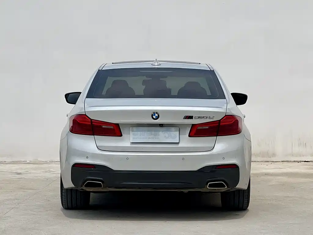 BMW 5 Series 2019 — фото 11