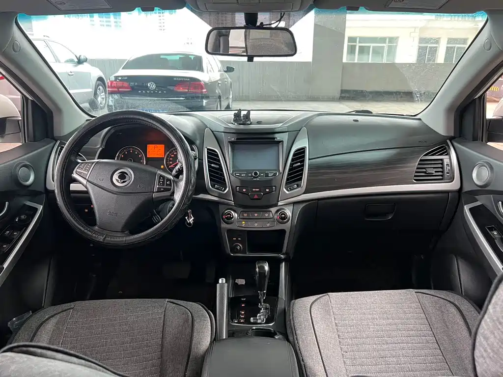 SsangYong Korando 2015 — фото 9