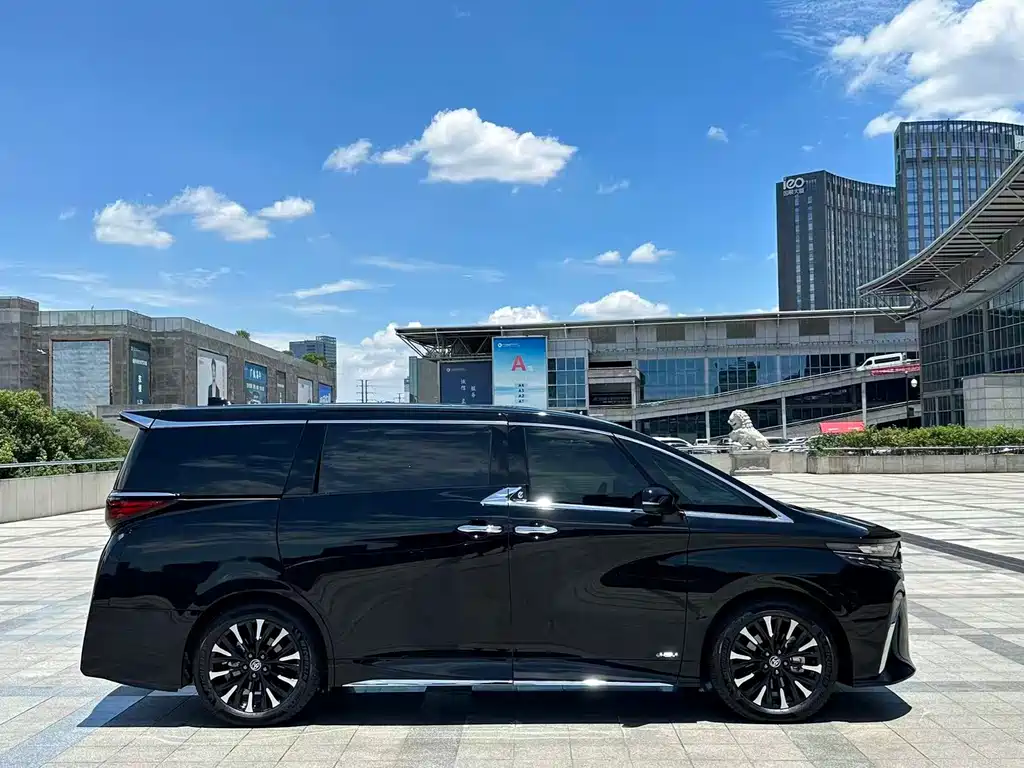 Toyota Alphard 2026 — фото 4