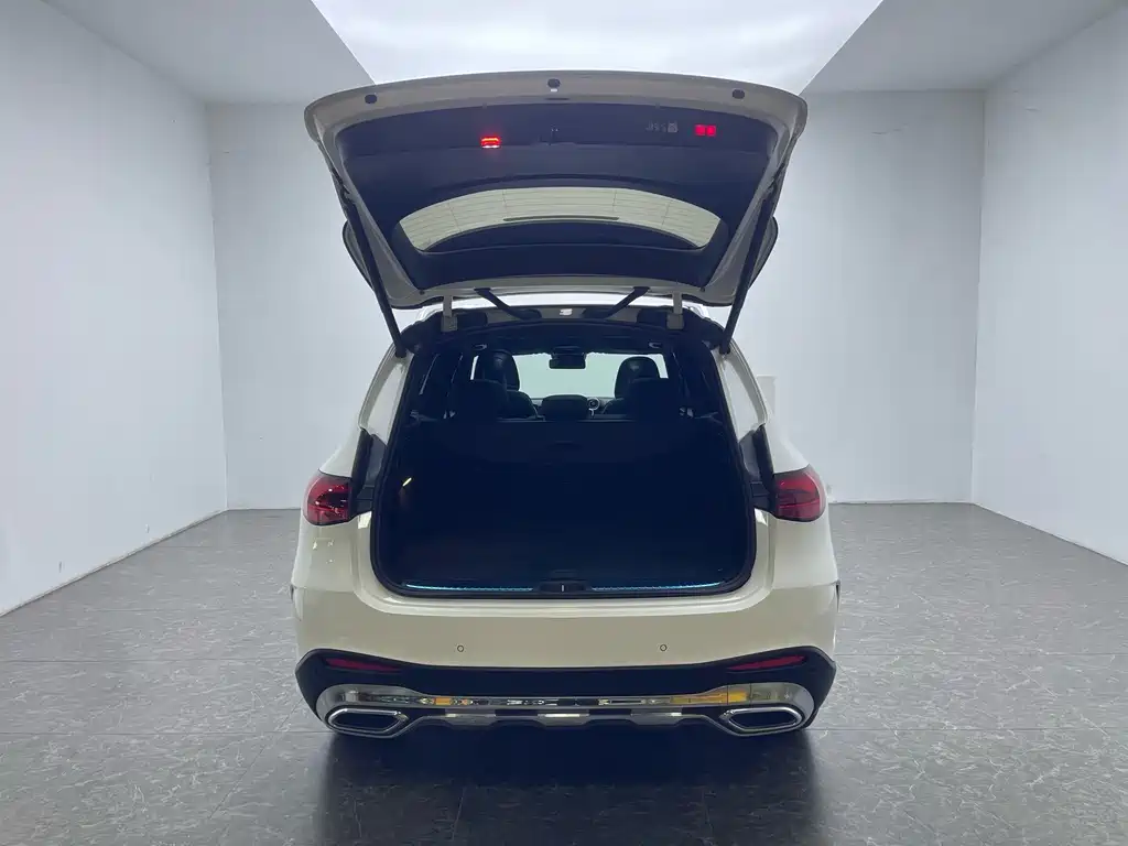Mercedes-Benz GLC 2023