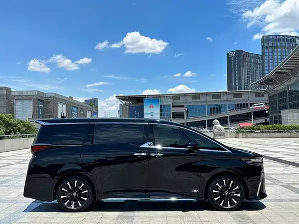 Toyota Alphard 2026