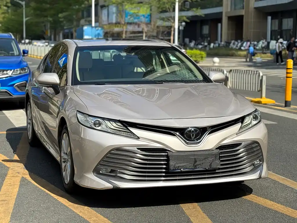 Toyota Camry 2018 — фото 3