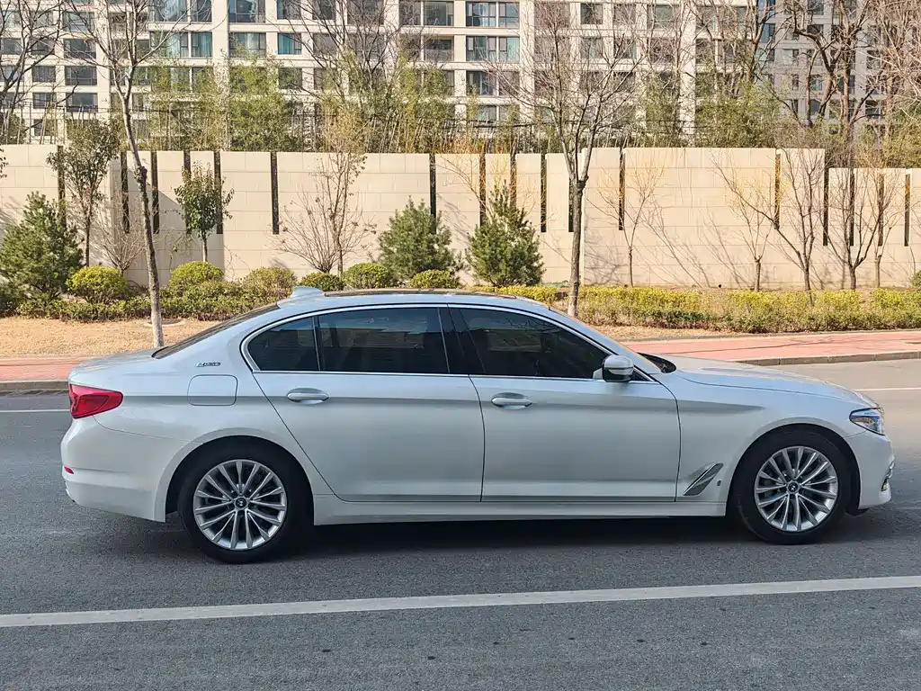 BMW 5 Series New Energy 2019 — фото 8