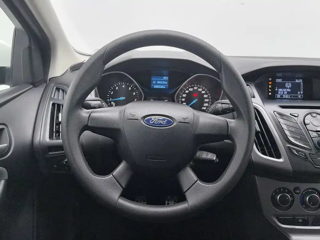Ford Focus 2015 — фото 11