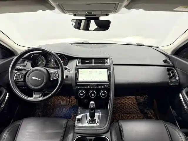 Jaguar E-PACE 2021 — фото 9