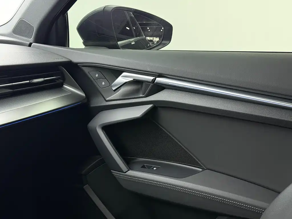 Audi A3 2023 — фото 10