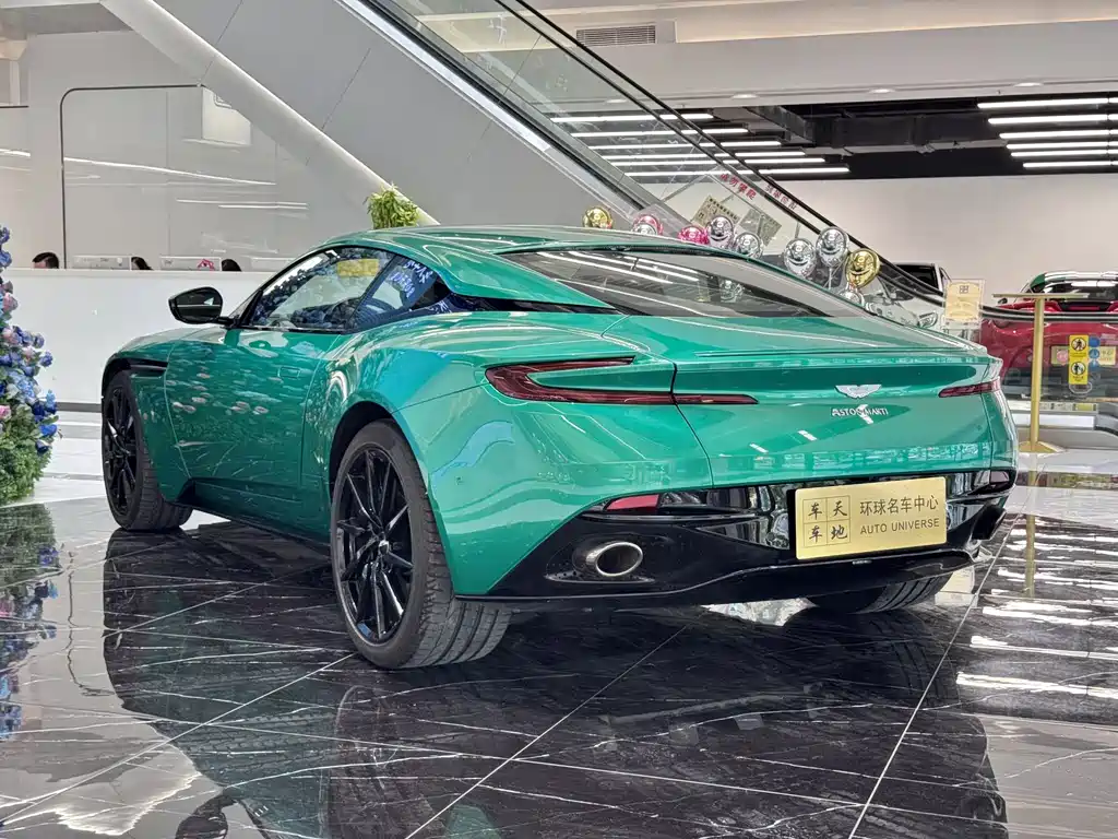 Aston Martin DB11 2019 — фото 28