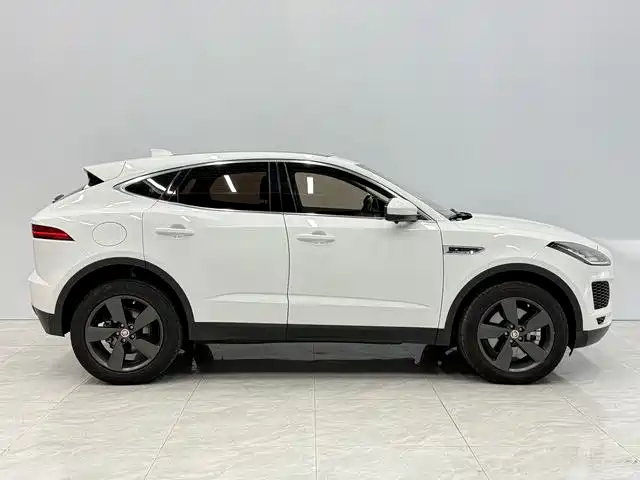 Jaguar E-PACE 2021 — фото 7