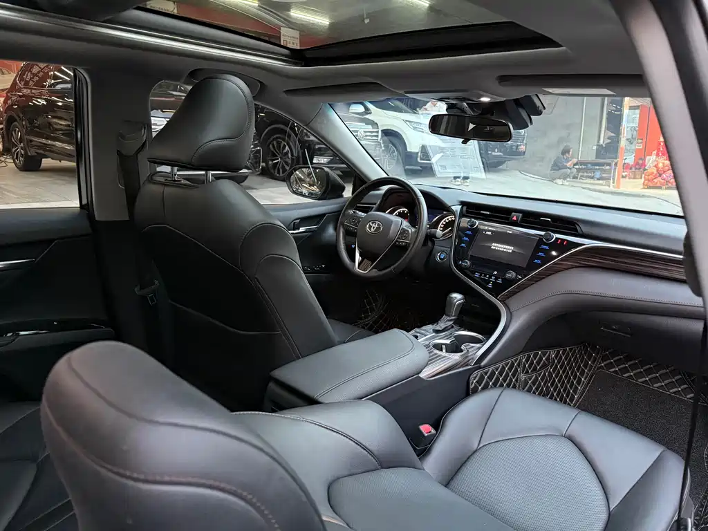 Toyota Camry 2020 — фото 10
