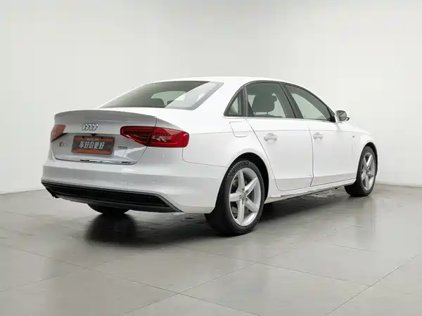 Audi A4L 2015
