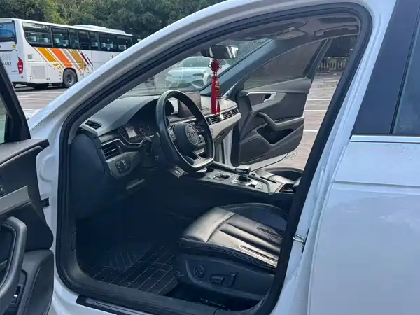 Audi A4L 2018