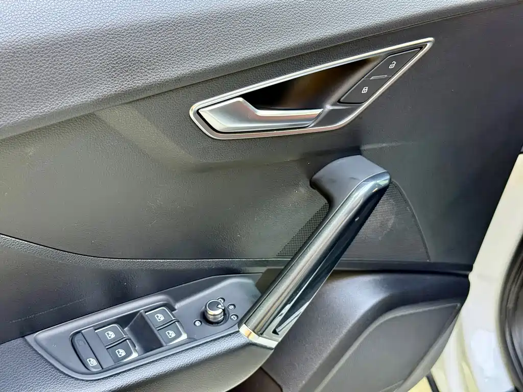 Audi Q2L E-Tron 2020 — фото 15