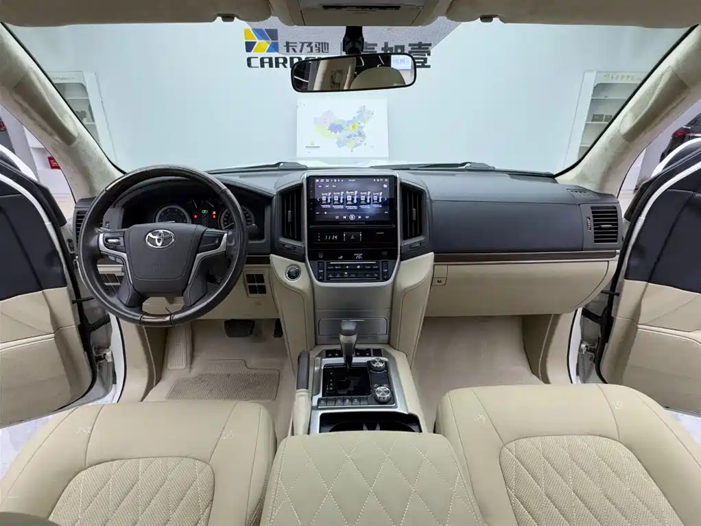 Toyota Land Cruiser 2020 — фото 11