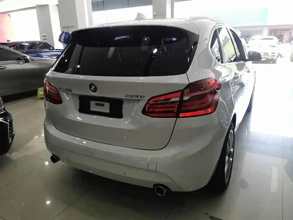 BMW 2 Series Active Tourer 2017 — фото 7