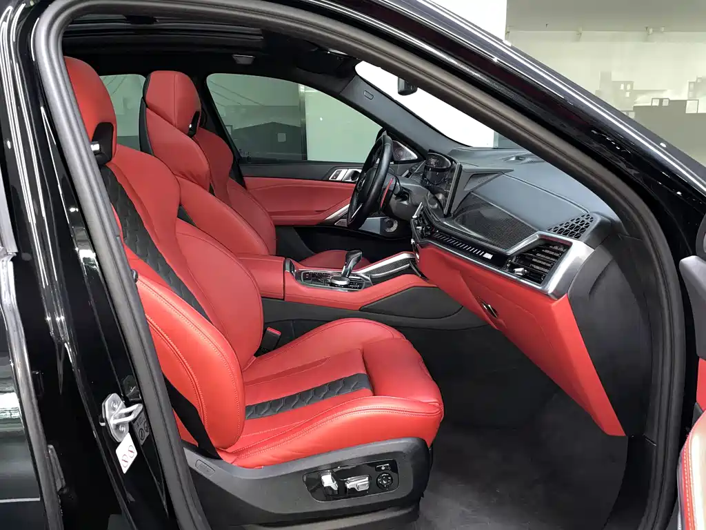 BMW X6 M 2023 — фото 12