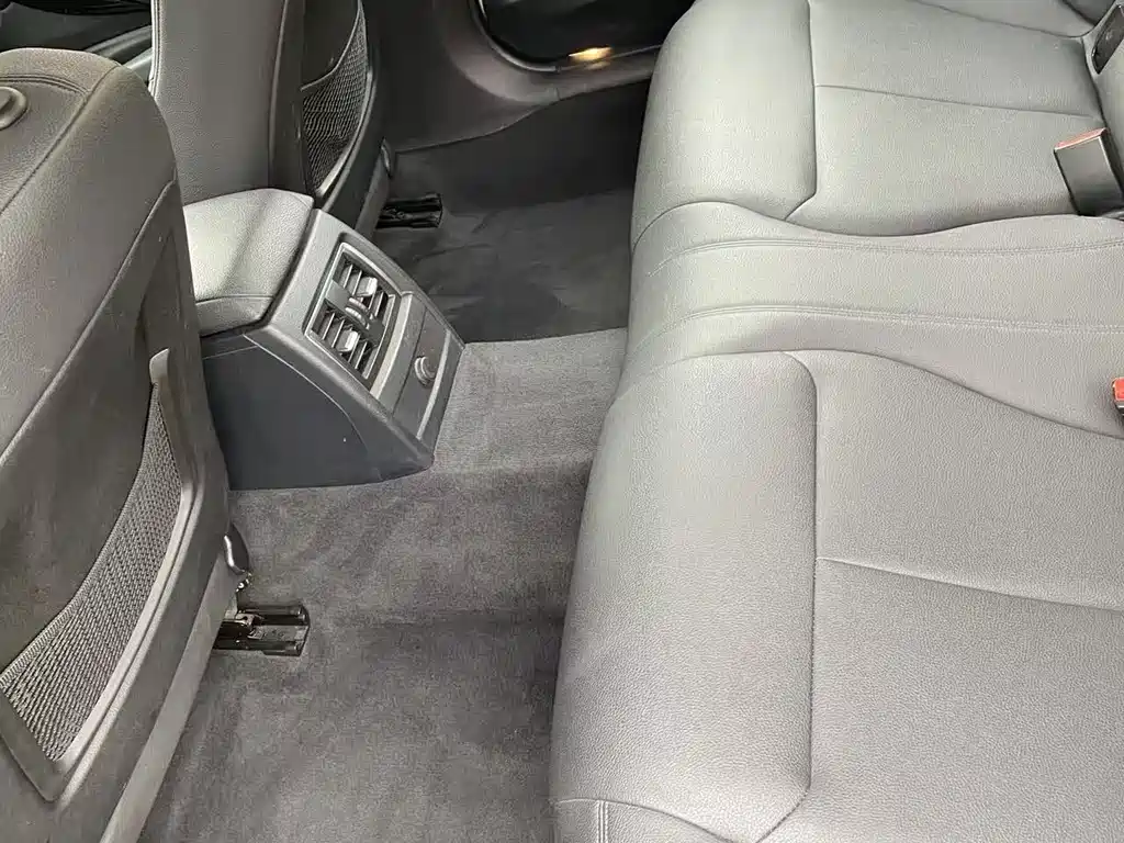 BMW 3 Series 2017 — фото 15