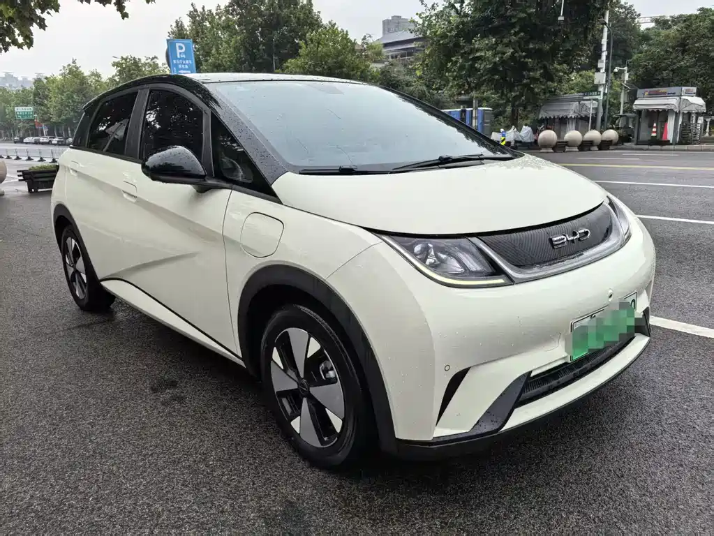 BYD Dolphin 2023