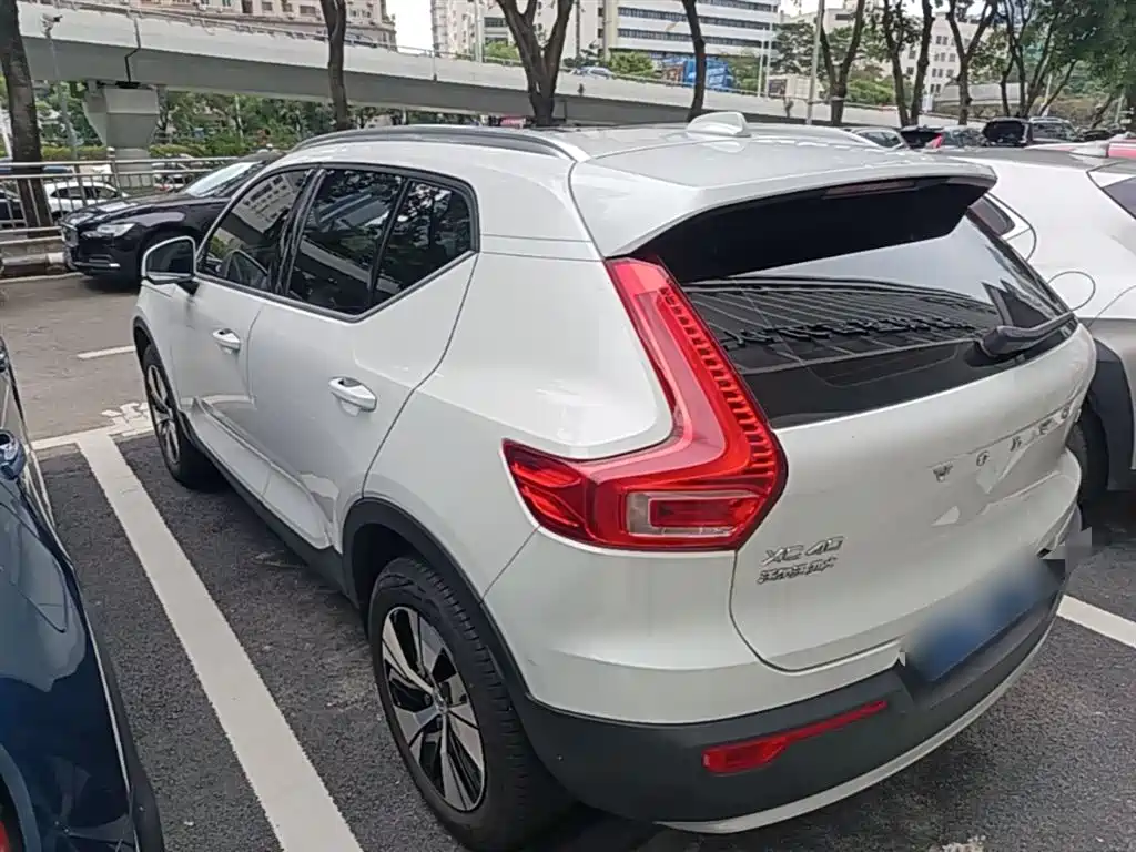 Volvo XC40 2023 — фото 5