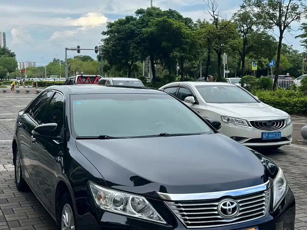 Toyota Camry 2013 — фото 2