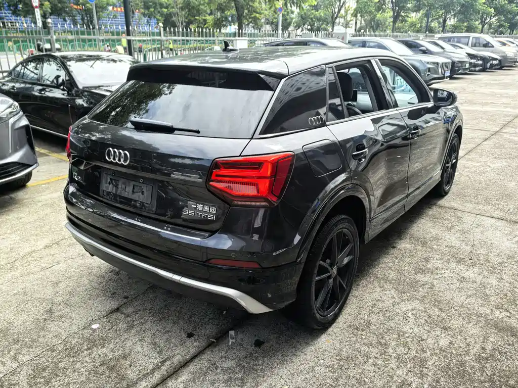 Audi Q2L 2019 — фото 14