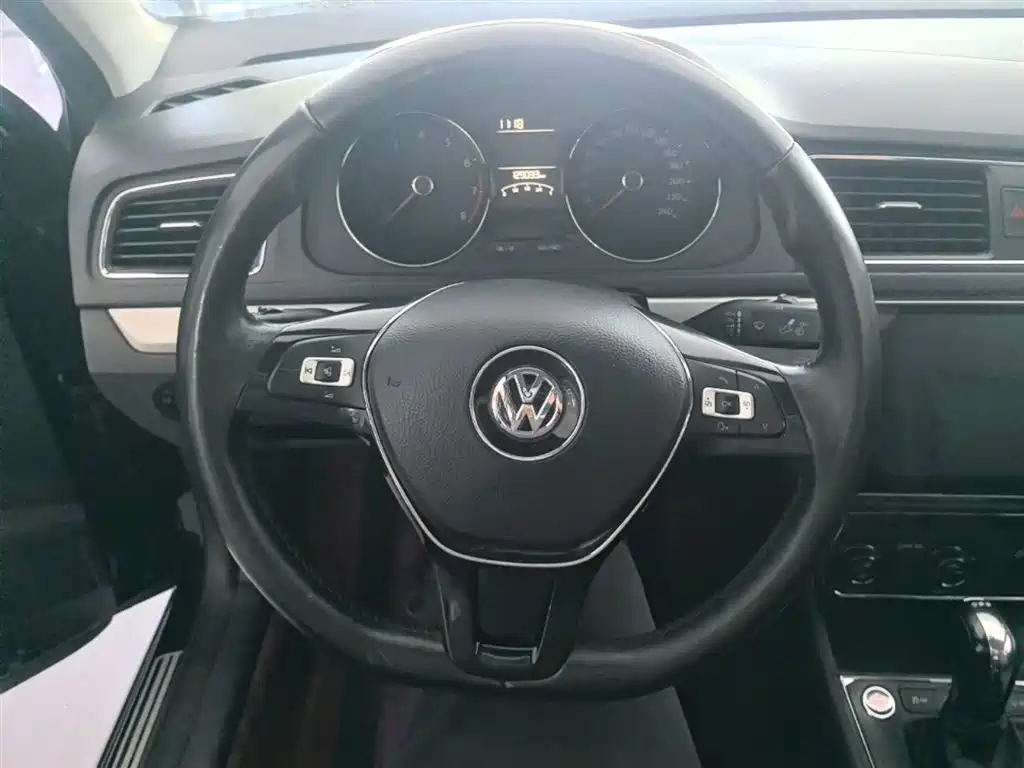Volkswagen Lavida 2017 — фото 11