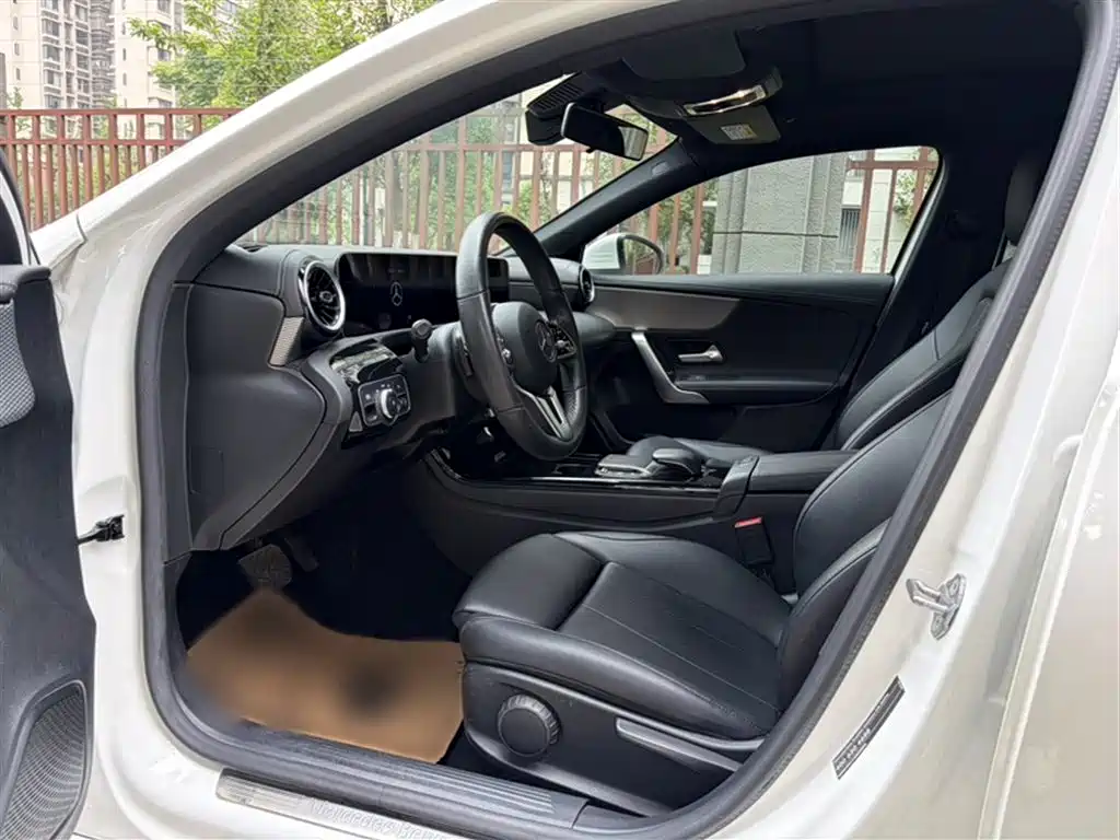 Mercedes-Benz A-Class 2020 — фото 12