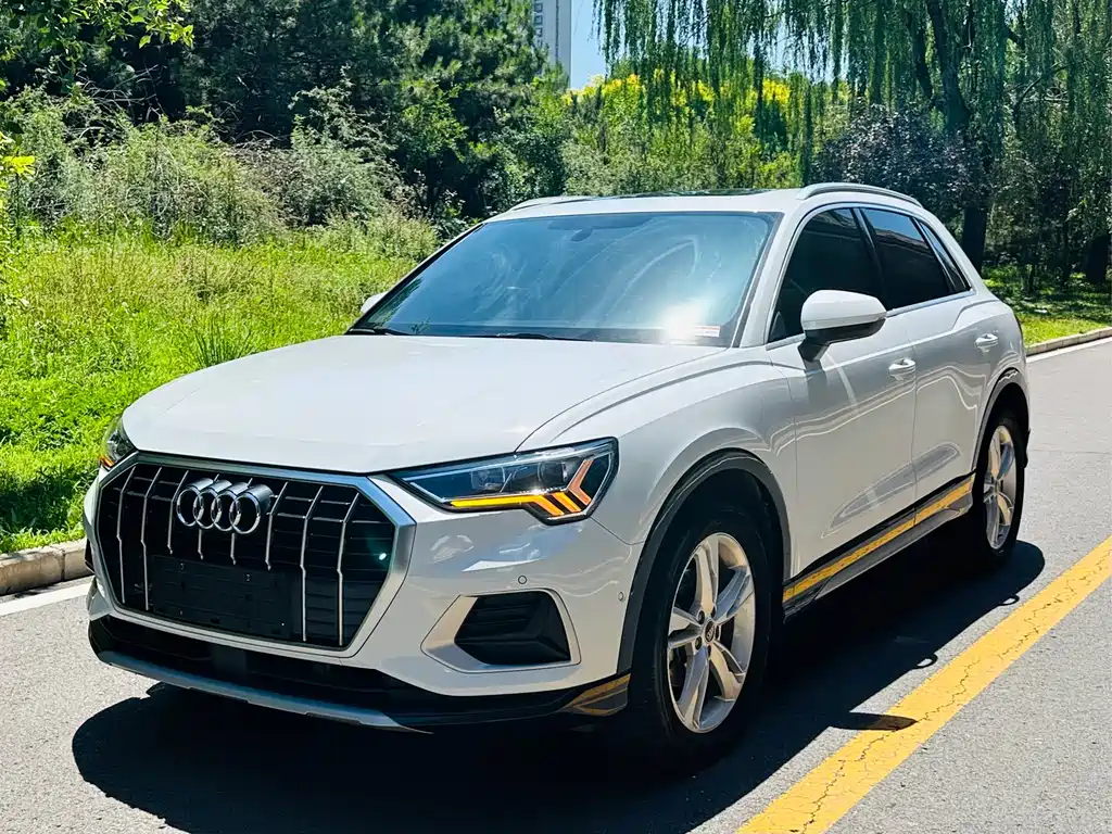 Audi Q3 2021 — фото 1