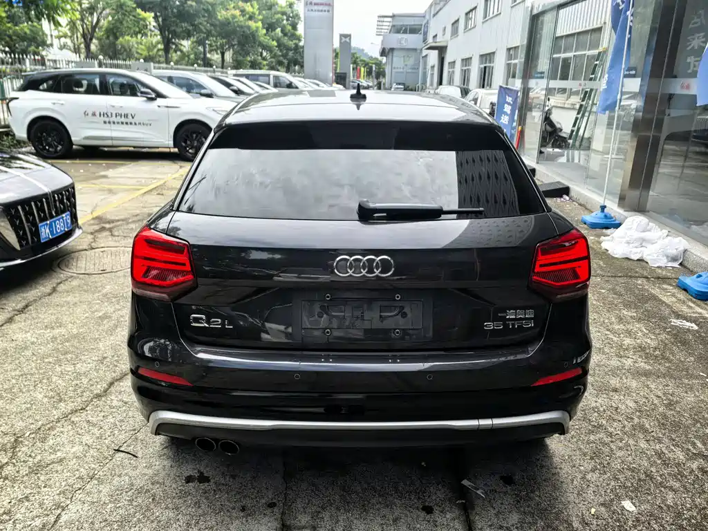 Audi Q2L 2019 — фото 13