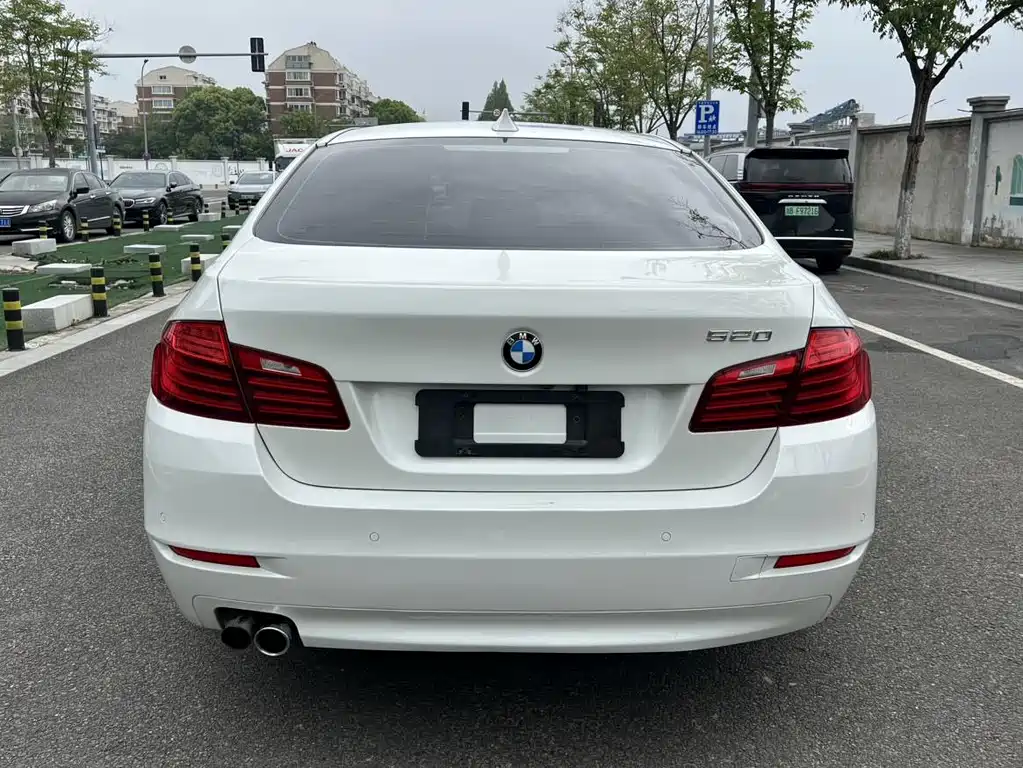 BMW 5 Series 2016 — фото 14