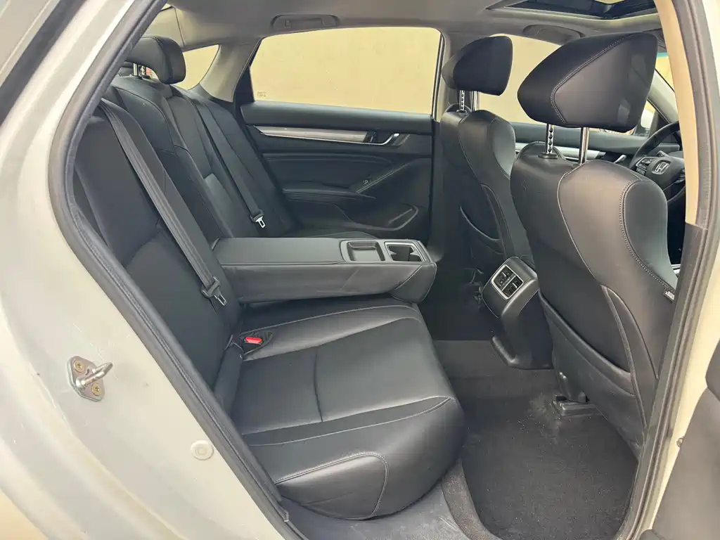 Honda Accord 2019 — фото 23