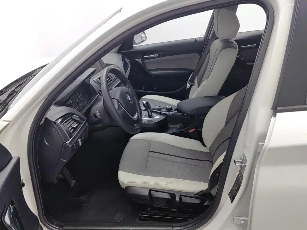 BMW 1 Series 2012 — фото 10