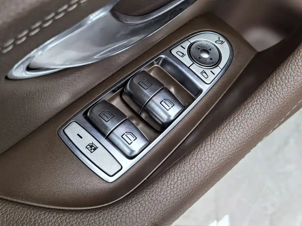 Mercedes-Benz E-Class 2021 — фото 21