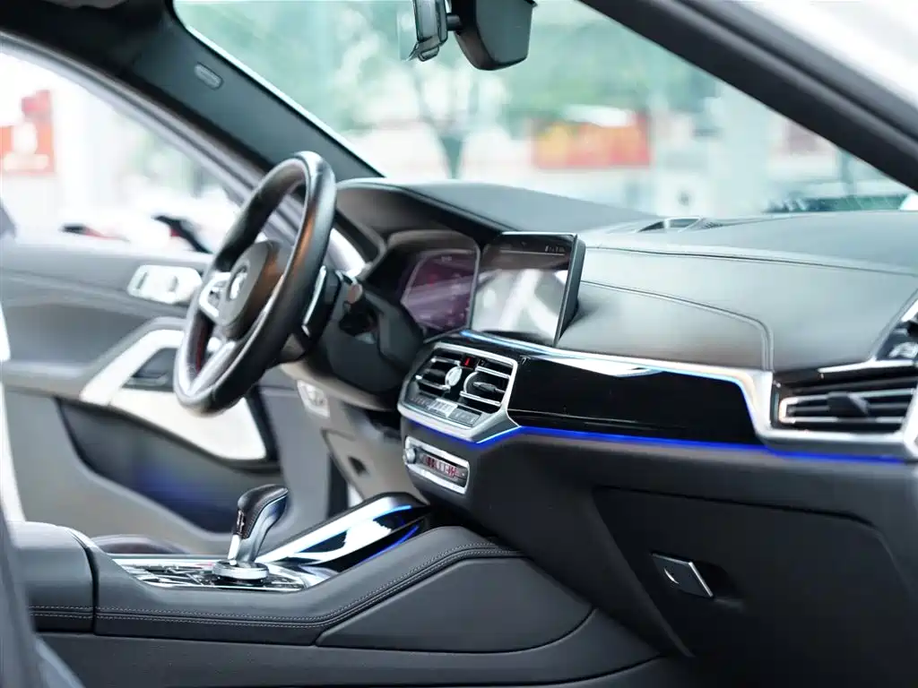 BMW X6 M 2022 — фото 36