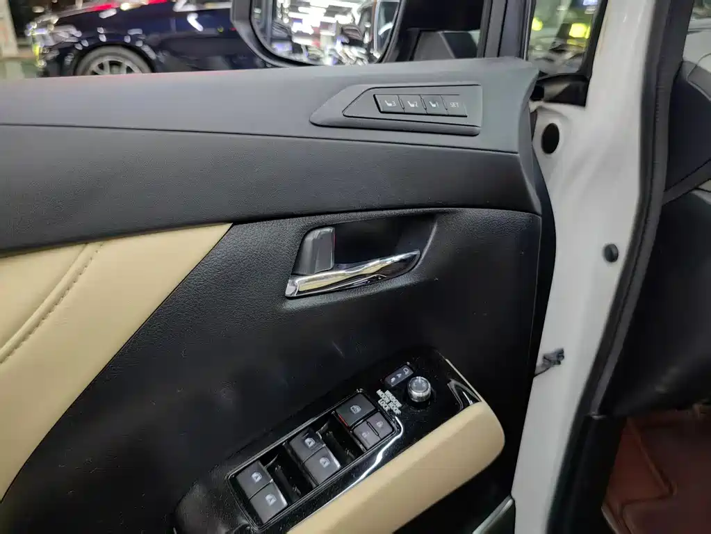 Toyota Alphard 2018 — фото 6