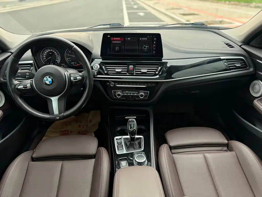 BMW 1 Series 2021 — фото 10