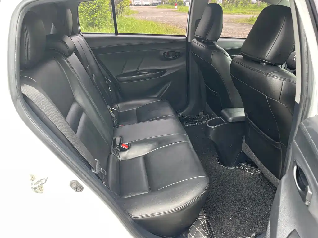 Toyota Yaris L 2019 — фото 16