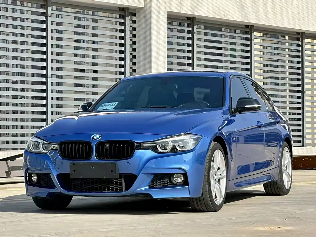 BMW 3 Series 2018 — фото 1