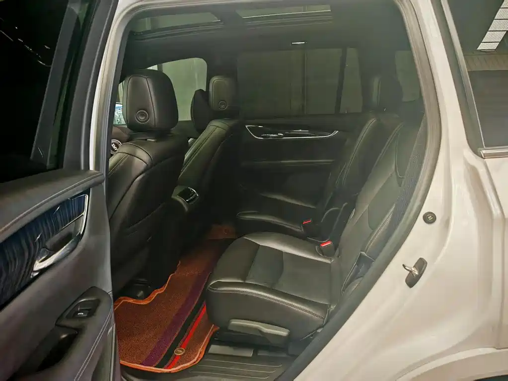Cadillac XT6 2021 — фото 9