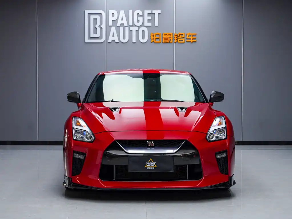 Nissan GT-R 2017 — фото 1