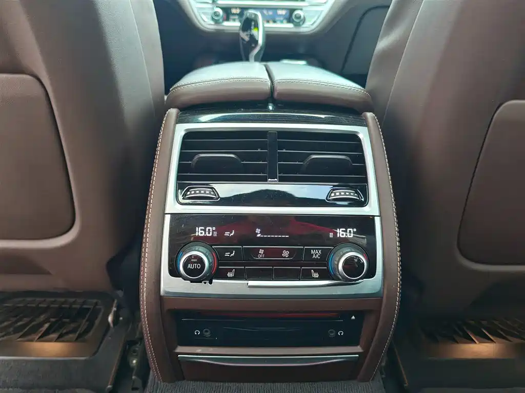 BMW 7 Series 2016 — фото 18