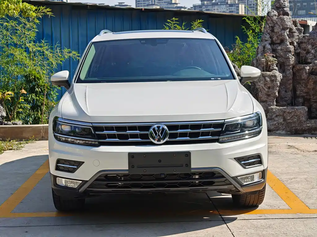 Volkswagen Tiguan L 2017 — фото 2