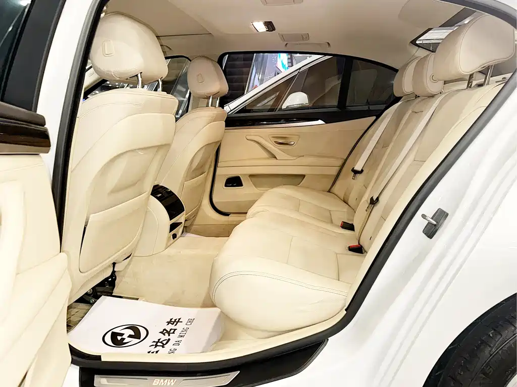 BMW 5 Series 2014 — фото 10