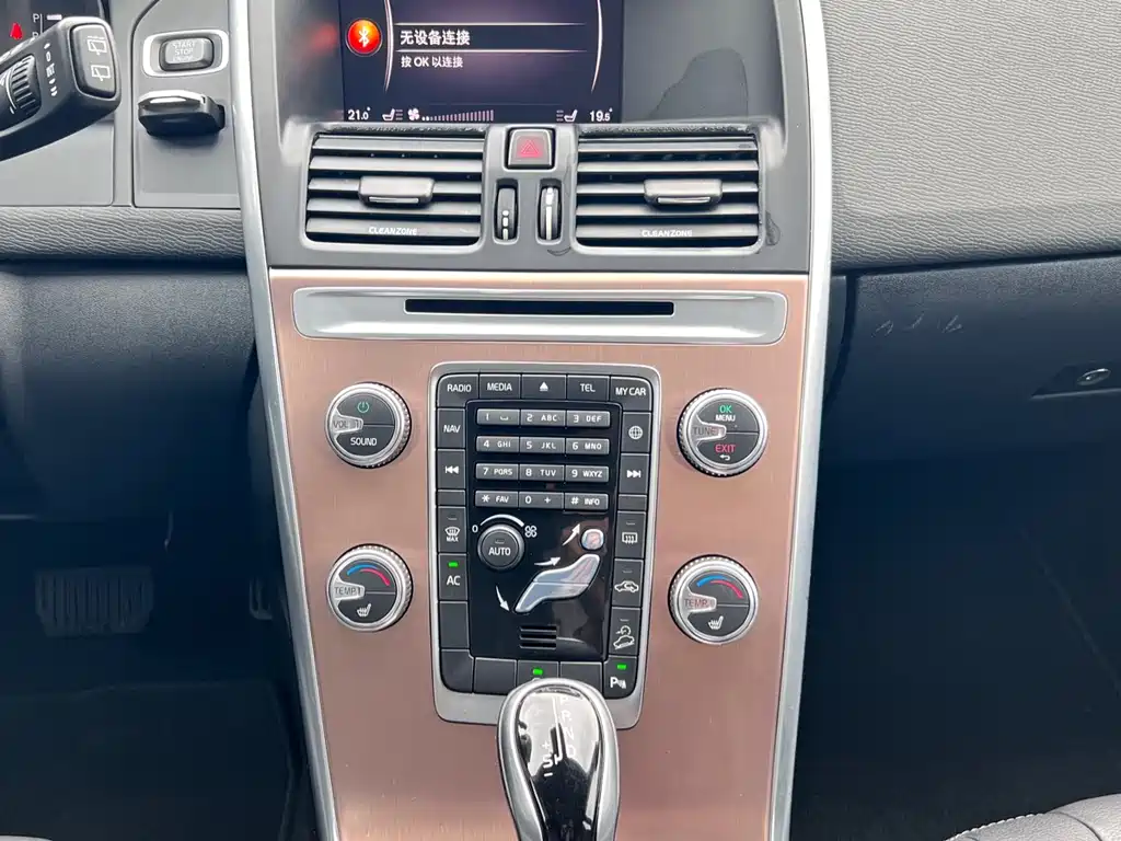 Volvo XC60 2017 — фото 11