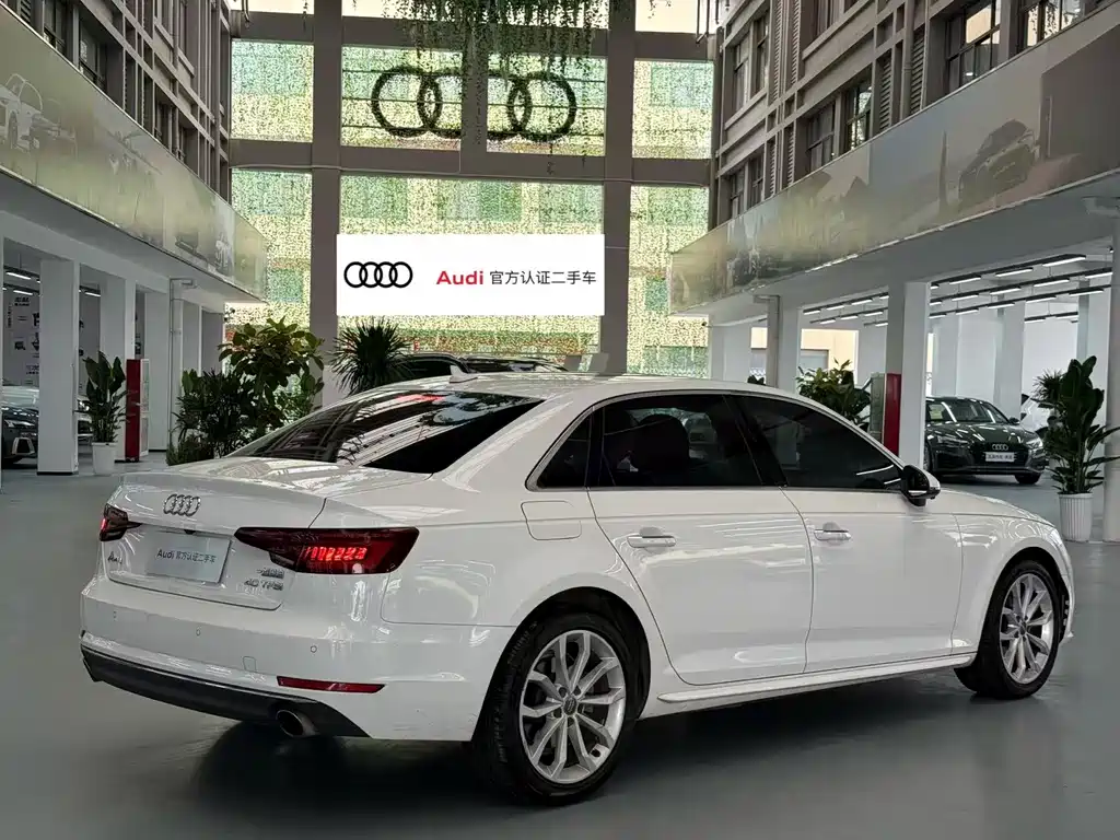 Audi A4L 2018 — фото 5