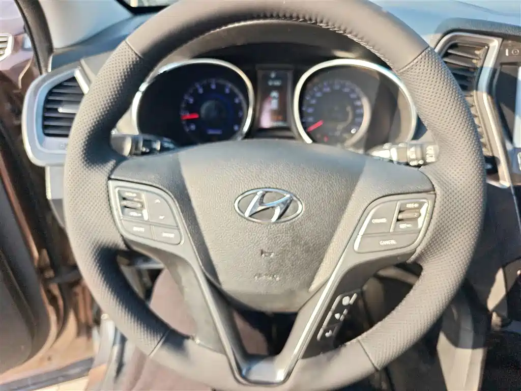 Hyundai Santa Fe 2015 — фото 8