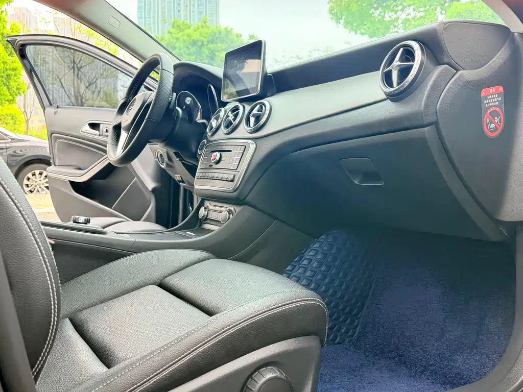 Mercedes-Benz GLA 2016 — фото 11