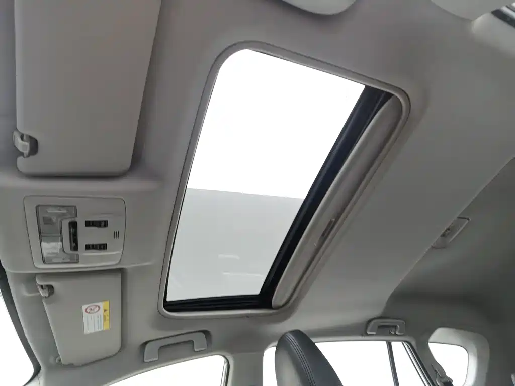 Toyota RAV4 2017 — фото 14