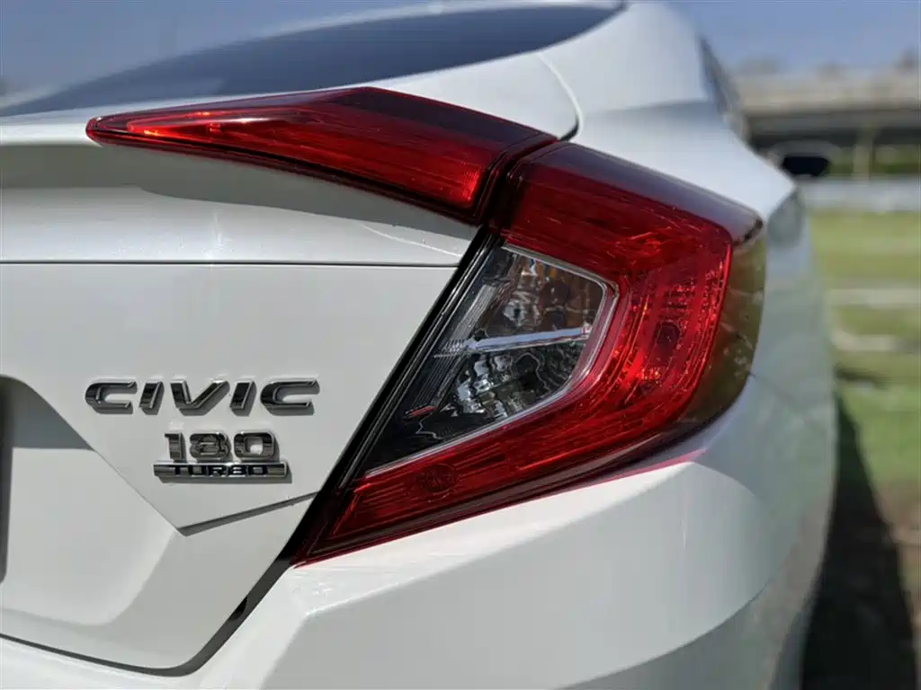 Honda Civic 2016 — фото 9