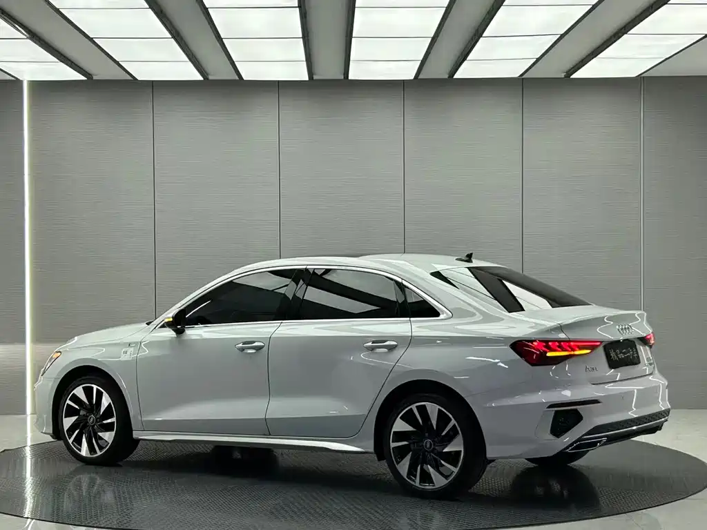 Audi A3 2023 — фото 3