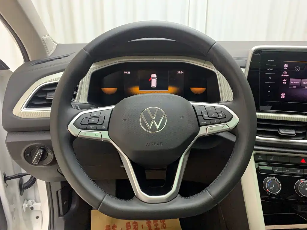 Volkswagen T-Roc 2023 — фото 14